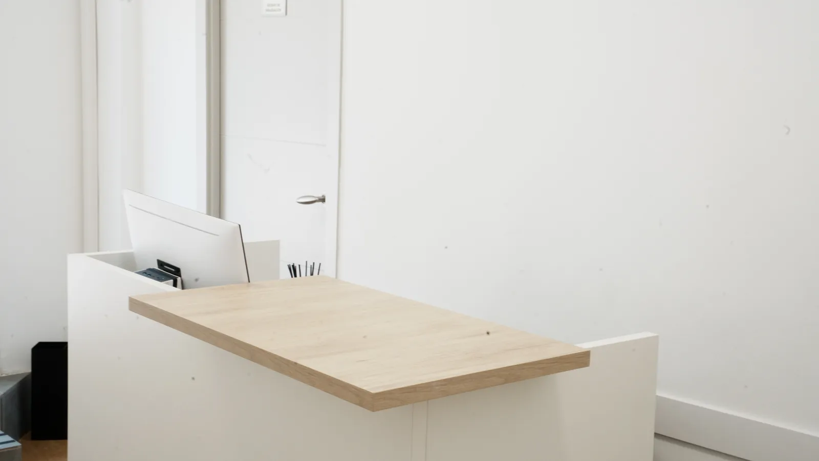 Mostrador de recepción de Clínica Arcodental en Getafe